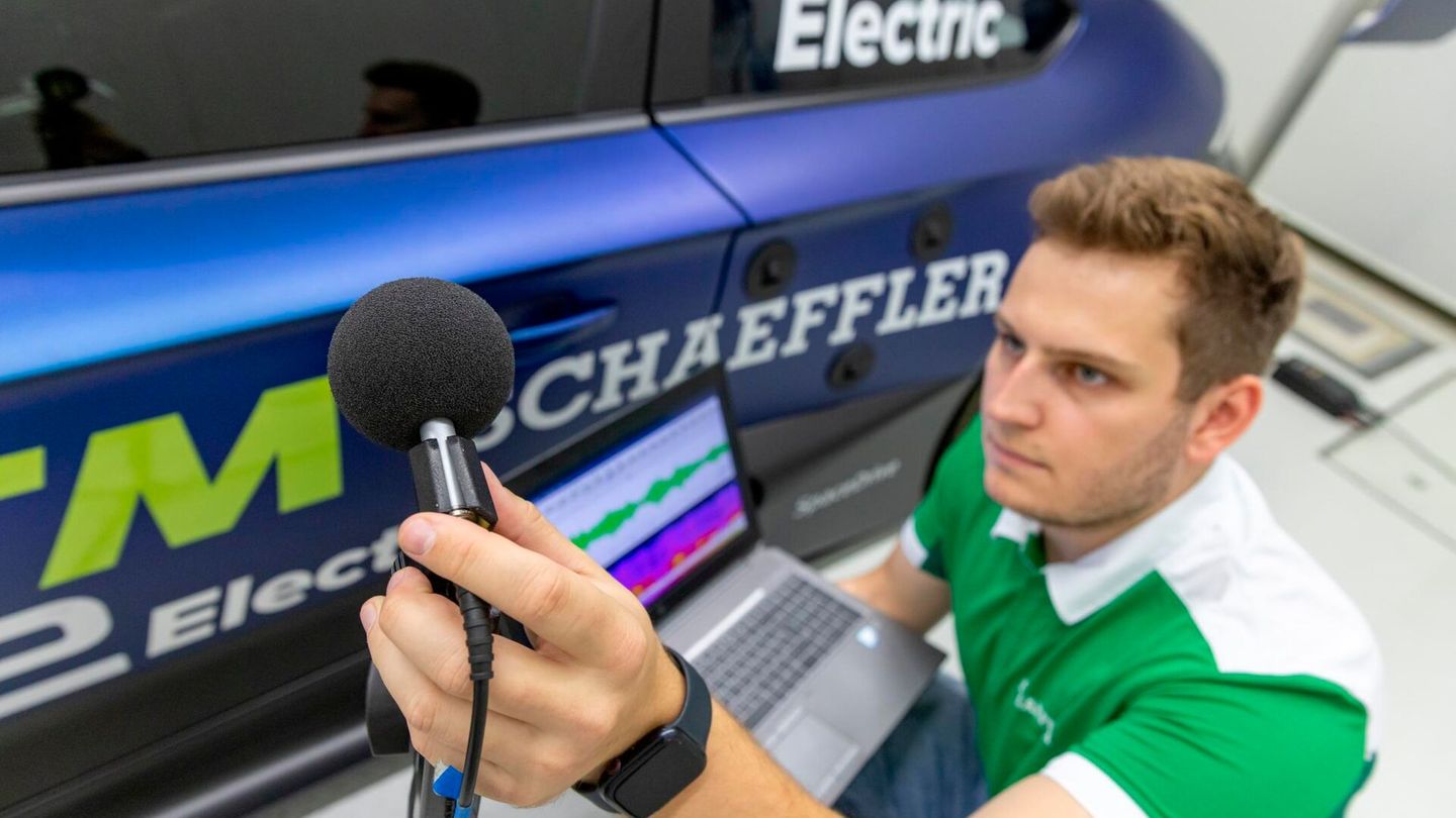 Fachleute von Schaeffler entwickeln den Klang der neuen DTM Electric