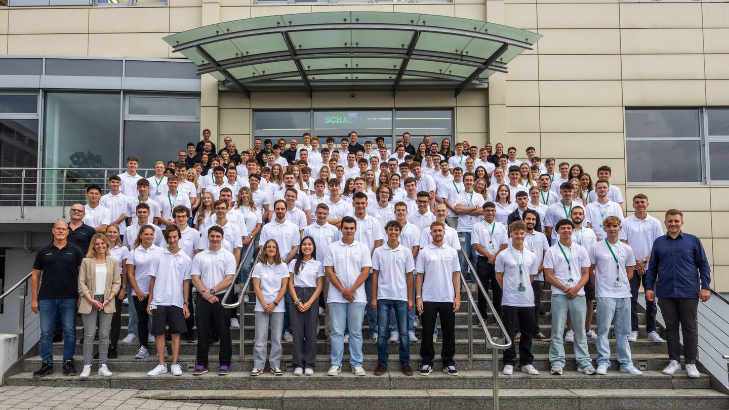 Am Schaeffler-Standort Herzogenaurach wurden die neuen Auszubildenden und dual Studierende von den Ausbilderinnen und Ausbildern begrüßt.