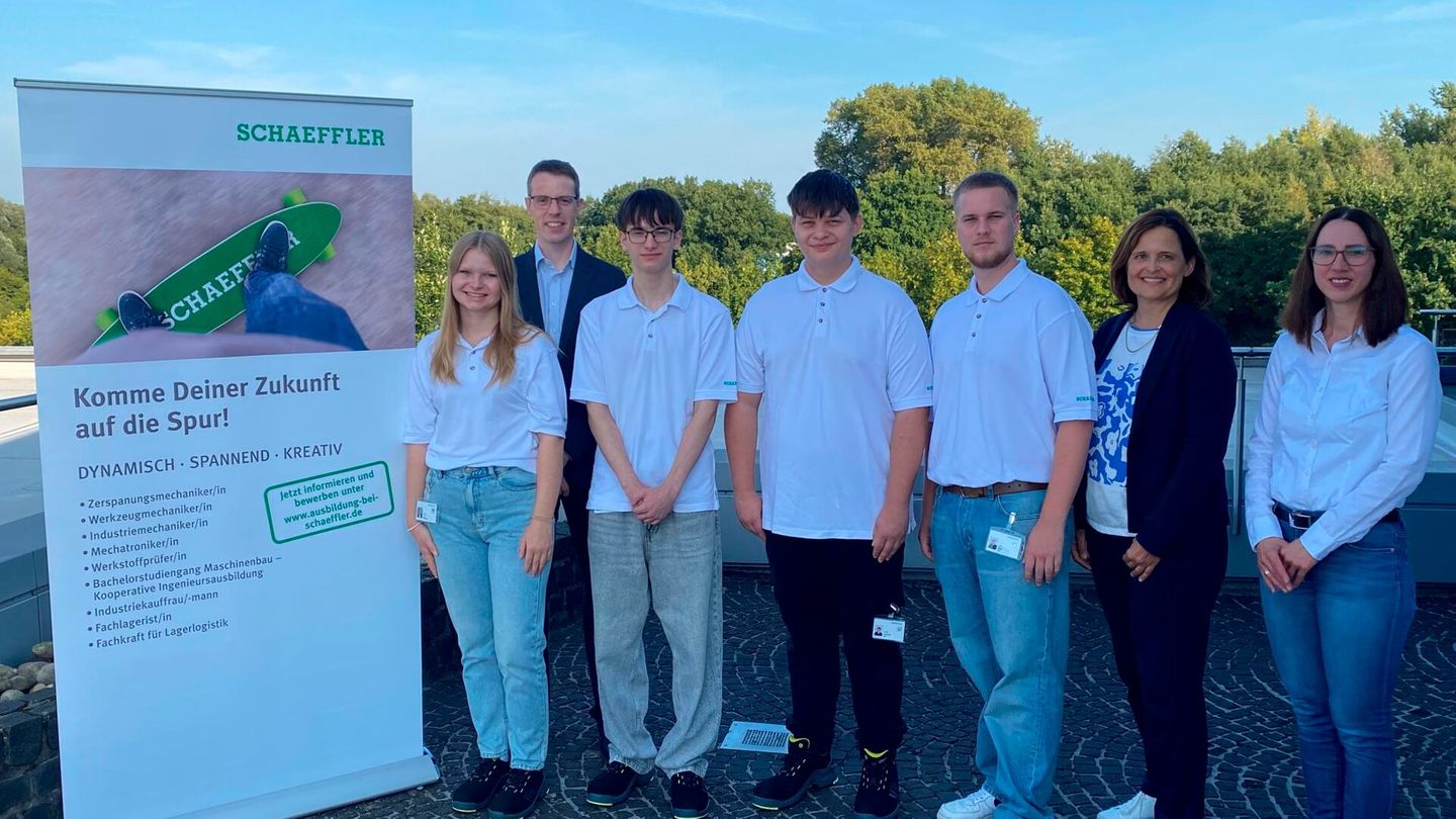 Am Schaeffler-Standort Steinhagen wurden die neuen Auszubildenden von Werkleitung, Personal- und Ausbildungsleitung begrüßt. Foto: Schaeffler