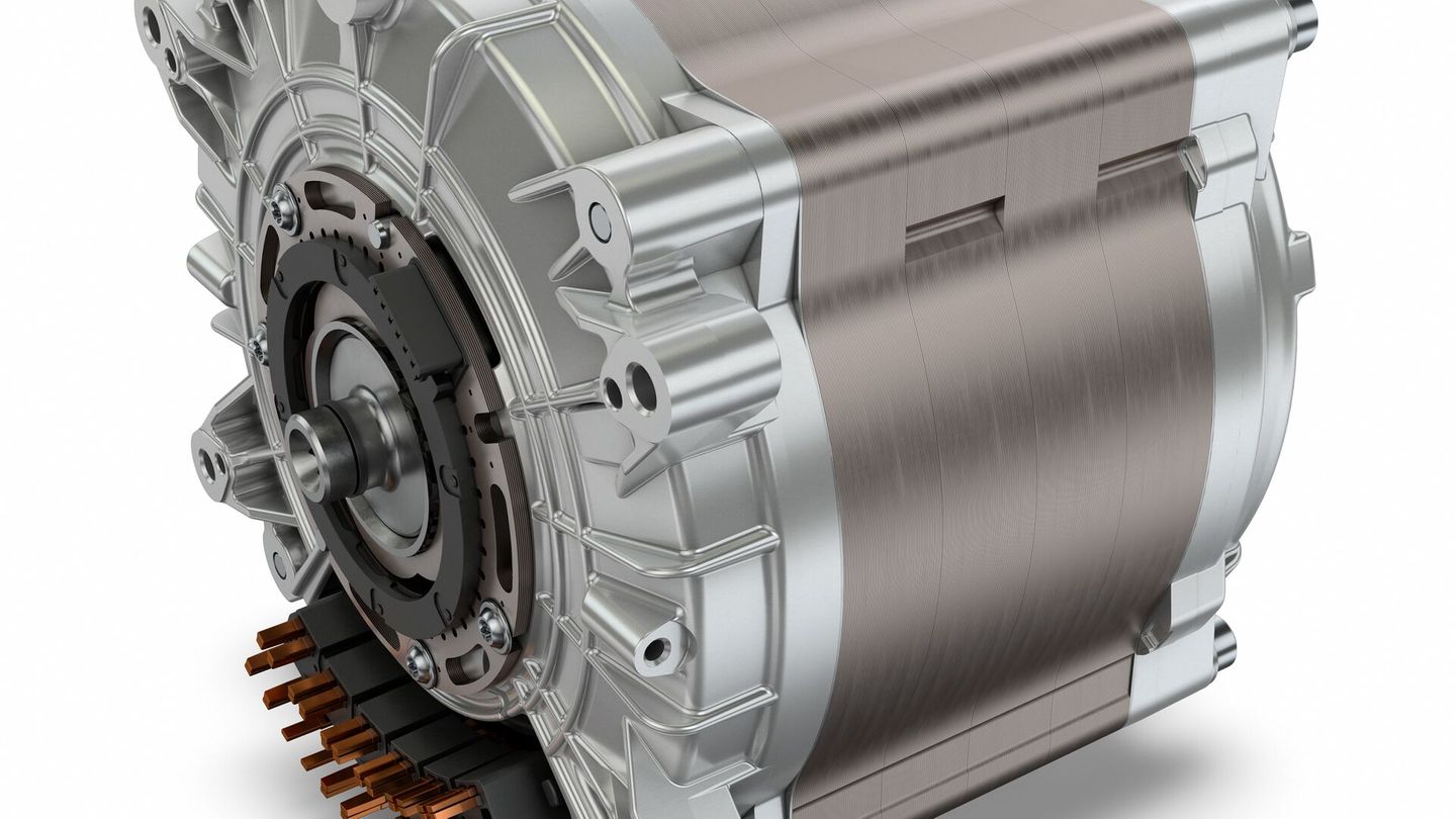 The new oil-cooled 800 V heavy-duty electric motors are available in three installation lengths and power levels.